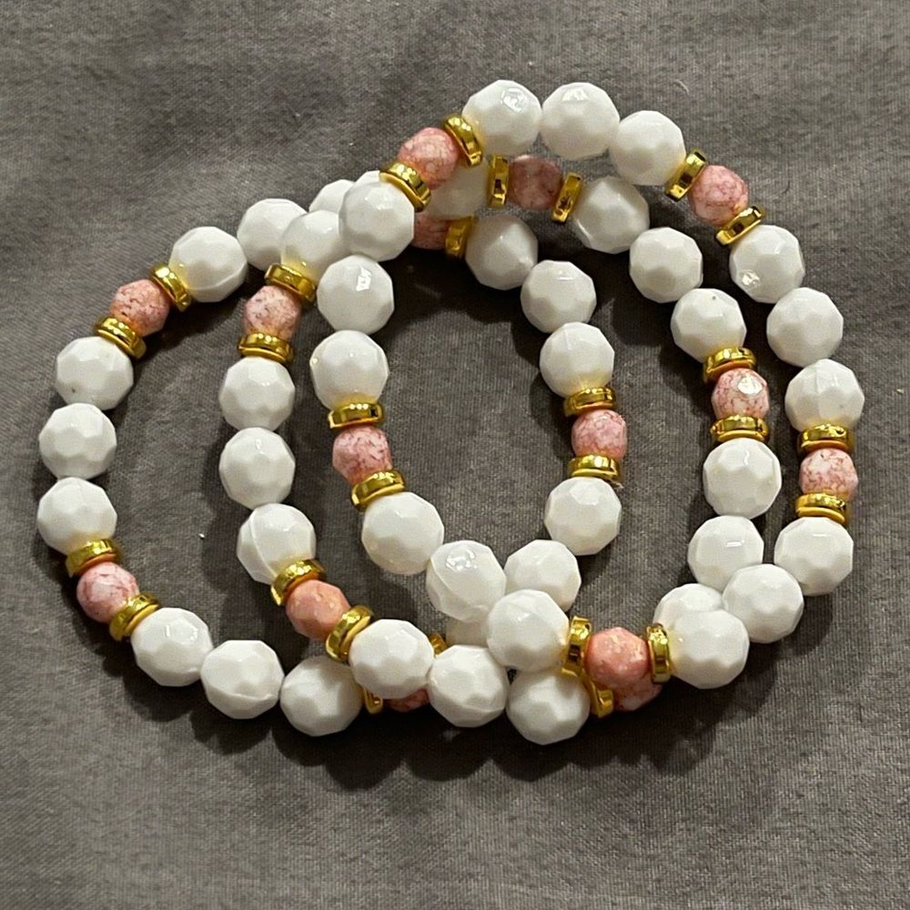 NEW Set of 3 White Faceted Acrylic & Pink Czech Glass Handmade Beaded Bracelets - Picture 3 of 3
